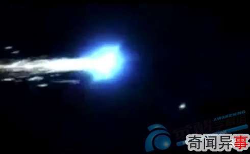 弹射出两个救生舱UFO空中神秘解体