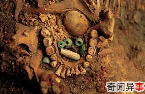 神秘的墨西哥金字塔 地下埋活人