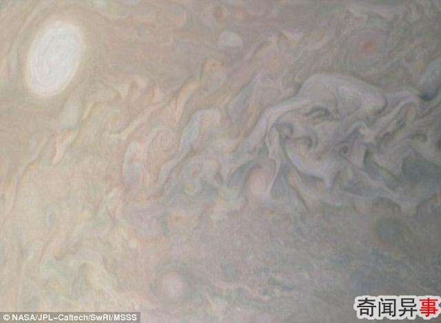 朱诺号探测器拍摄木星大气“珍珠白色风暴”