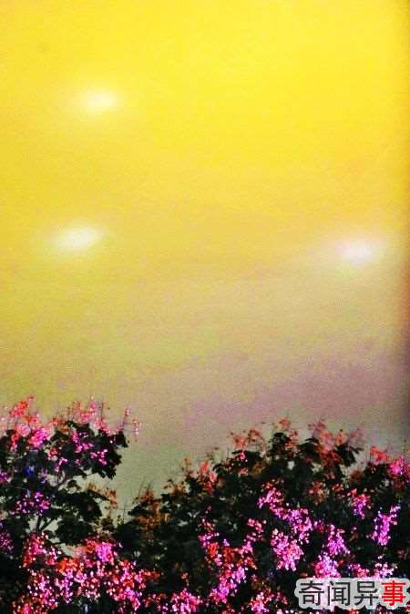郑州上空疑现UFO 多个不明光点盘旋飞行!