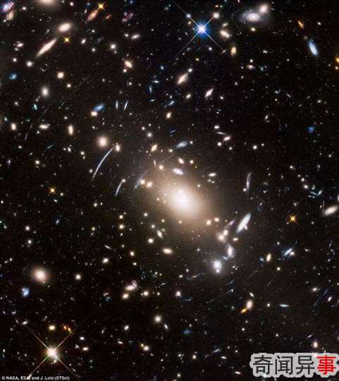 哈勃望远镜观测到127亿年前的古老星系