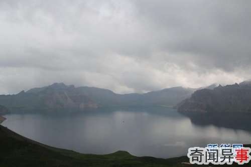 长春大学生在长白山天池拍到双角怪物