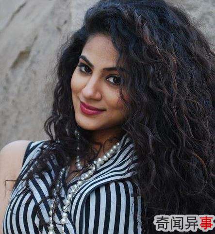 Annie_Khalid_Picture_11_cmsbg