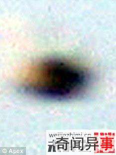 英国摄影者意外拍到高速活动中的UFO