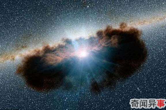 NGC 1068星系中出现一个神秘的团块结构