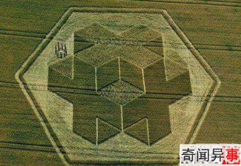 英国小镇威尔特郡再现神秘麦田怪圈