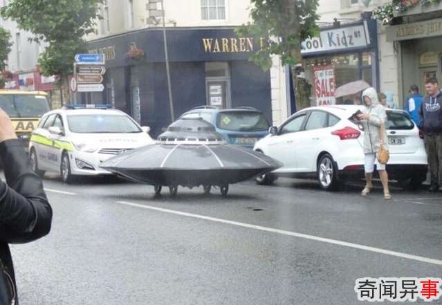 一辆车改造成的 类似于UFO的东西