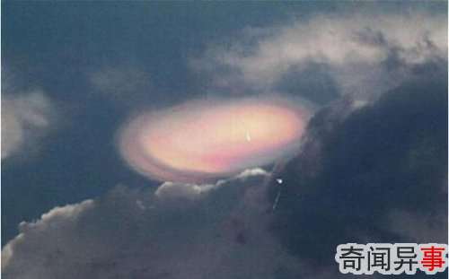英退役军官:我看见了一个三角形飞行器