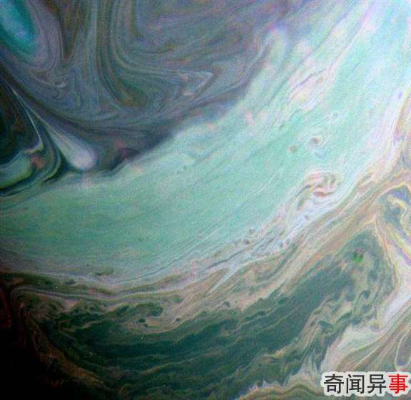 土星风暴:14亿公里外的太空“拉花”