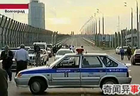 俄一大桥发生诡异事件!桥面剧烈抖动如波浪