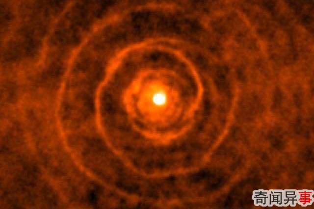天文学家观测到垂死红巨星最后死亡阶段