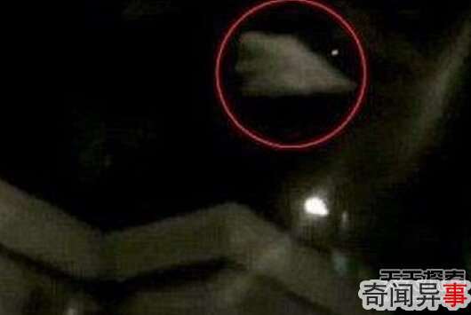 俄罗斯首都上空隐现巨型金字塔状UFO