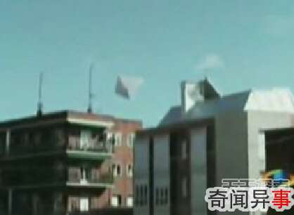 俄罗斯首都上空隐现巨型金字塔状UFO
