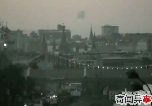 俄罗斯首都上空隐现巨型金字塔状UFO