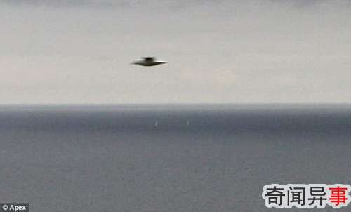 英男子随手拍迷人海景 黑色UFO景惊现屏幕