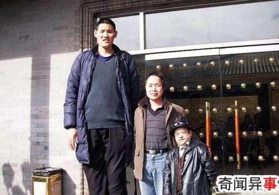 中国第一巨人赵亮,自然生长身高2.46米(没患巨人症)
